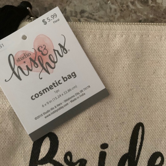 Accessory bag for makeup etc. never used. - Picture 3 of 4